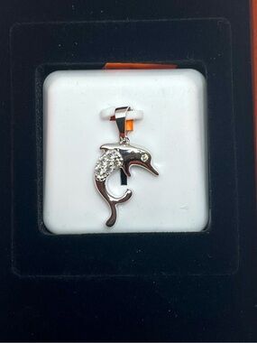 🆕 Silver Dolphin Pendant with .50 ctwt Moissanite Crystals $250 retail